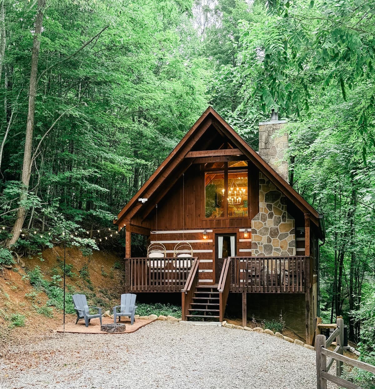 Secluded cabin! Htub, king bed, projector, firepit